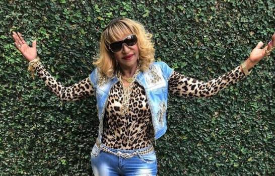 Fefita la Grande y su video montada en la “Cola e’ motora”