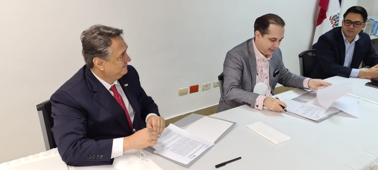 La ACIS y la Escuela Europea de Gerencia RD , firmaron hoy un convenio de colaboración
