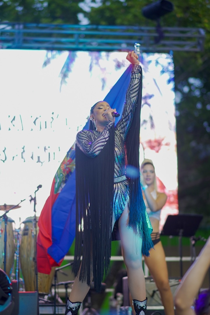 Sarodj rinde homenaje a Haití en el Carnaval de Miami