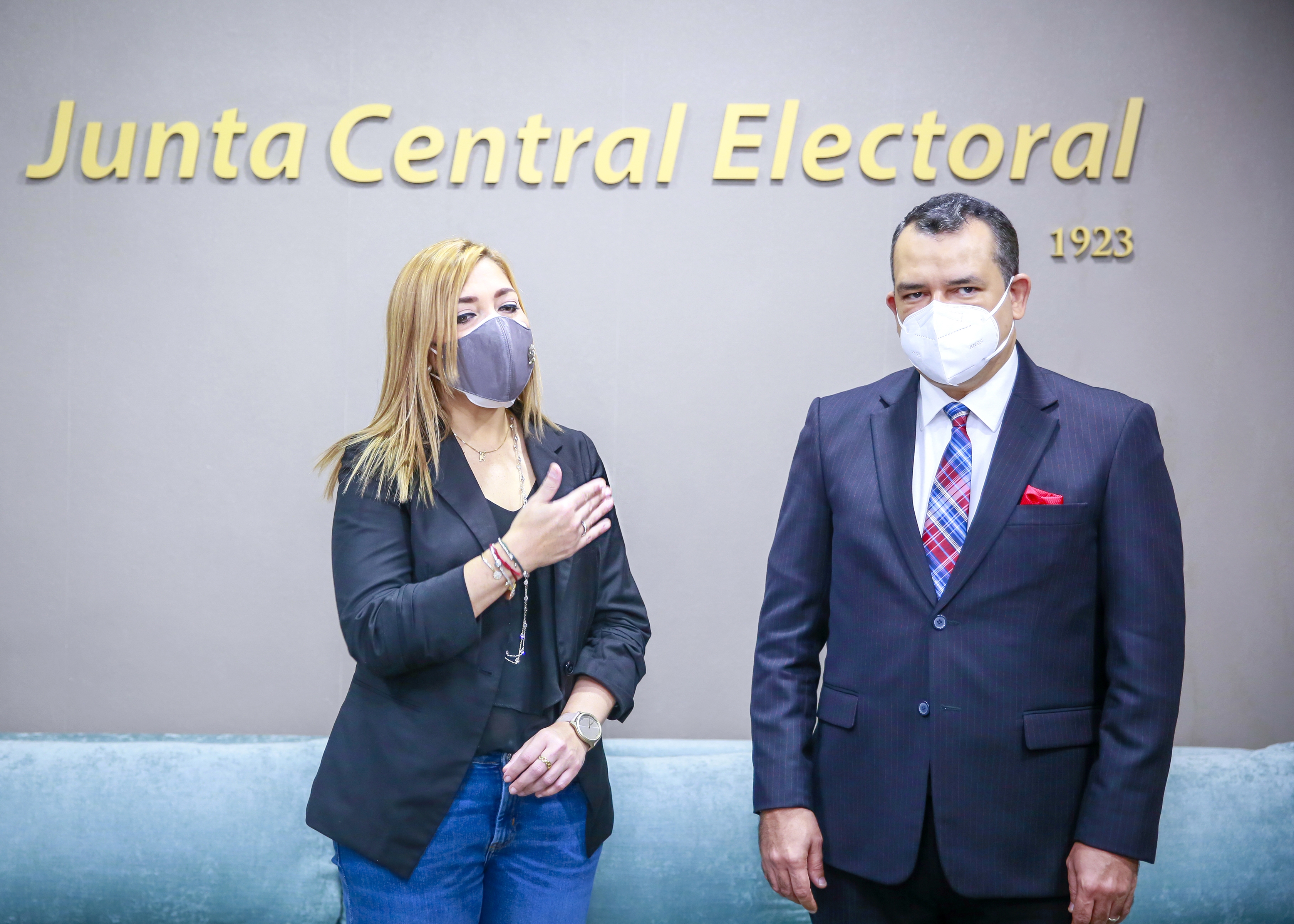 Presidente de la JCE recibe visita de Ana Paola Hall, presidenta del Consejo Nacional Electoral de Honduras