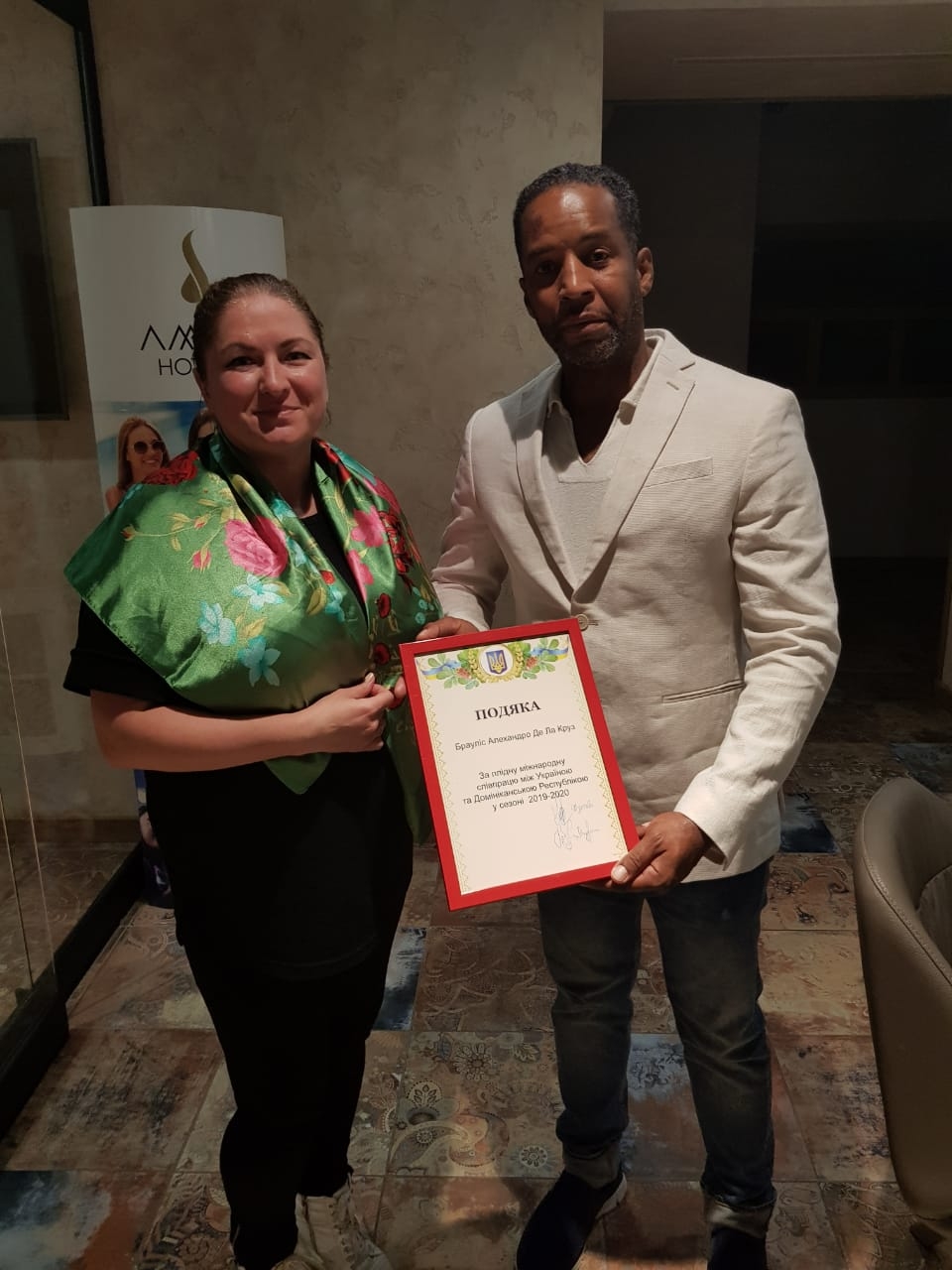 Empleado de grupo Cap. Cana recibe reconocimiento