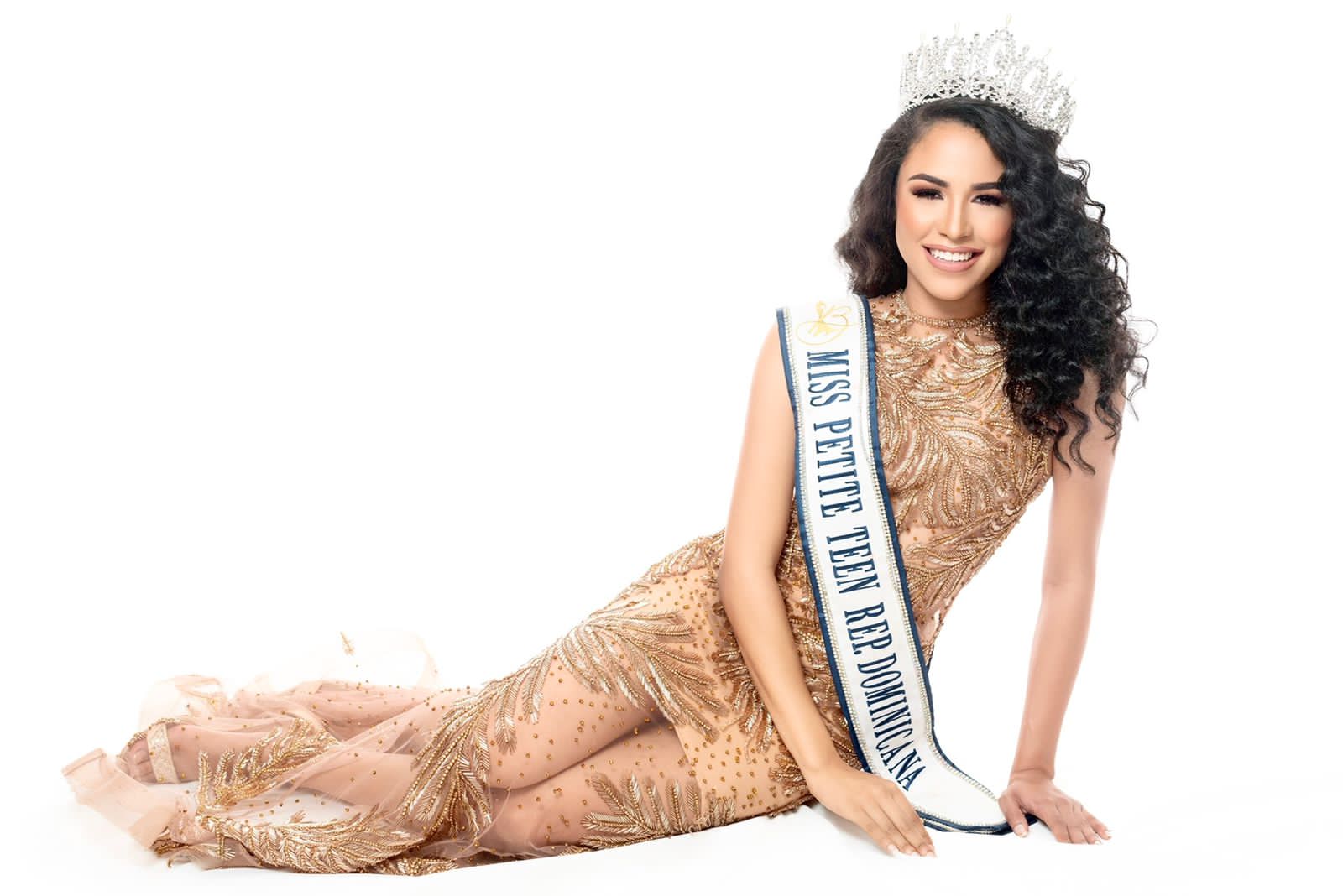 Modelo Iulisa Marrero viajará a El Salvador tras la primera corona Teen Petite para RD