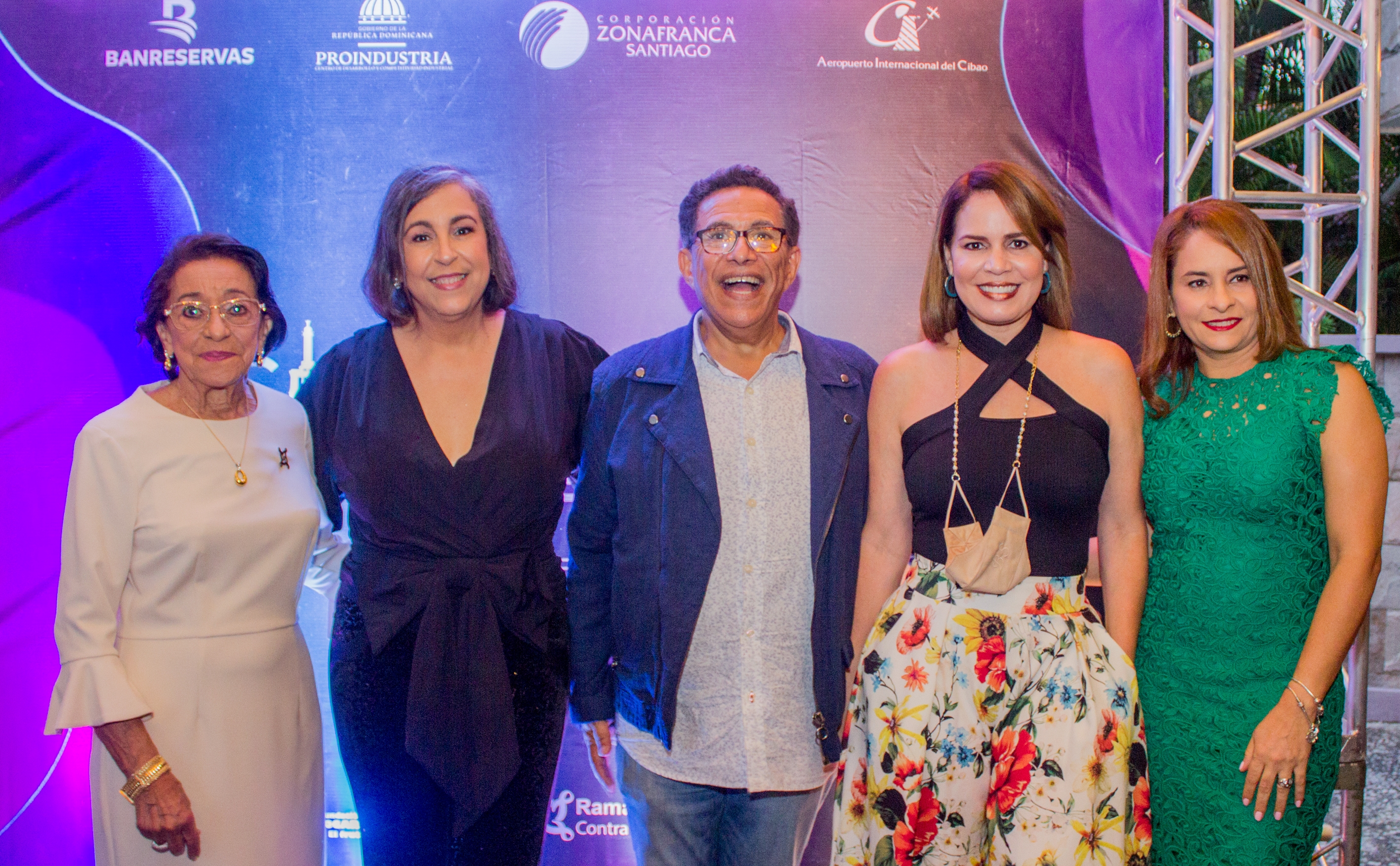 Gala benéfica presenta diseñadores, artistas y presentadores