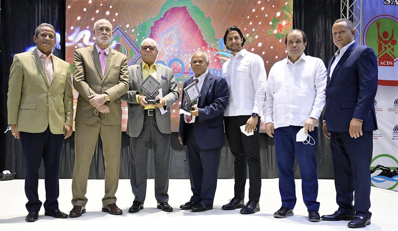 Josué Domínguez y Santana Martínez, atleta y cronista del año de Santiago en gala ACDS y Banreservas