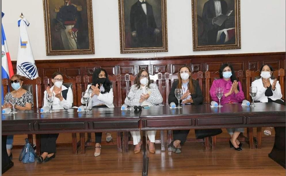 Ministerio de la Mujer acercará sus servicios a los hogares en Santiago