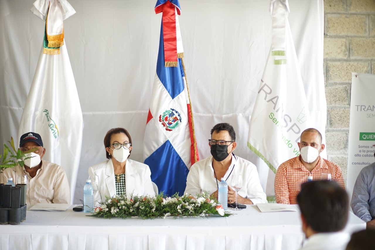 El Ministerio de Agricultura promueve alianza entre Plan Sierra y el Clúster del Limón de la República Dominicana.