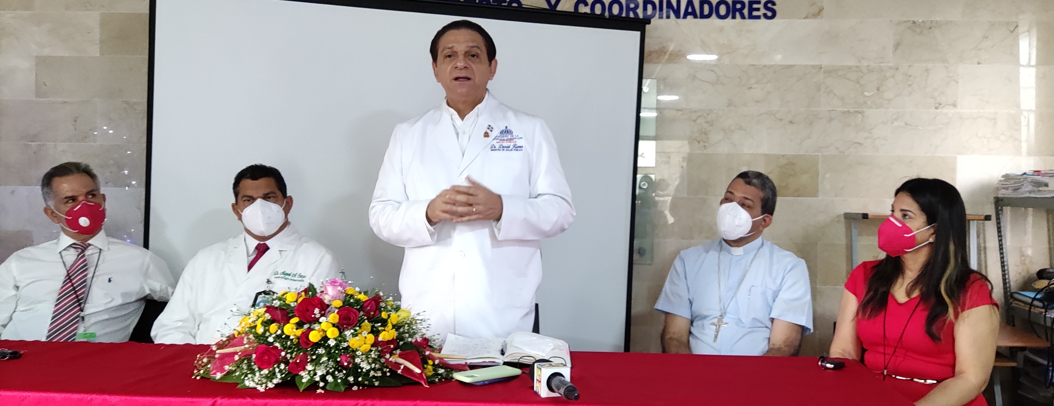 Ministro de Salud Daniel Rivera asegura que las vacunas son la mejor protección ante cualquier variante del coronavirus