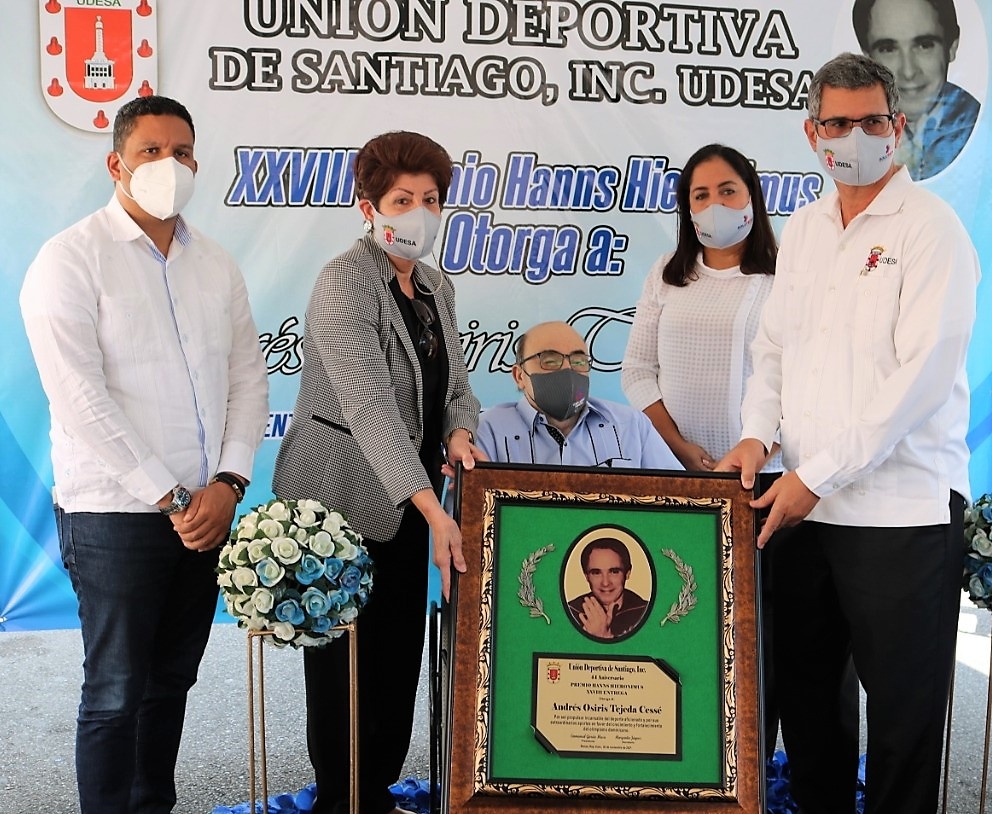 UDESA entrega XXVIII Premio Hanns Hieronimus a Andrés Osiris Tejeda Cessé