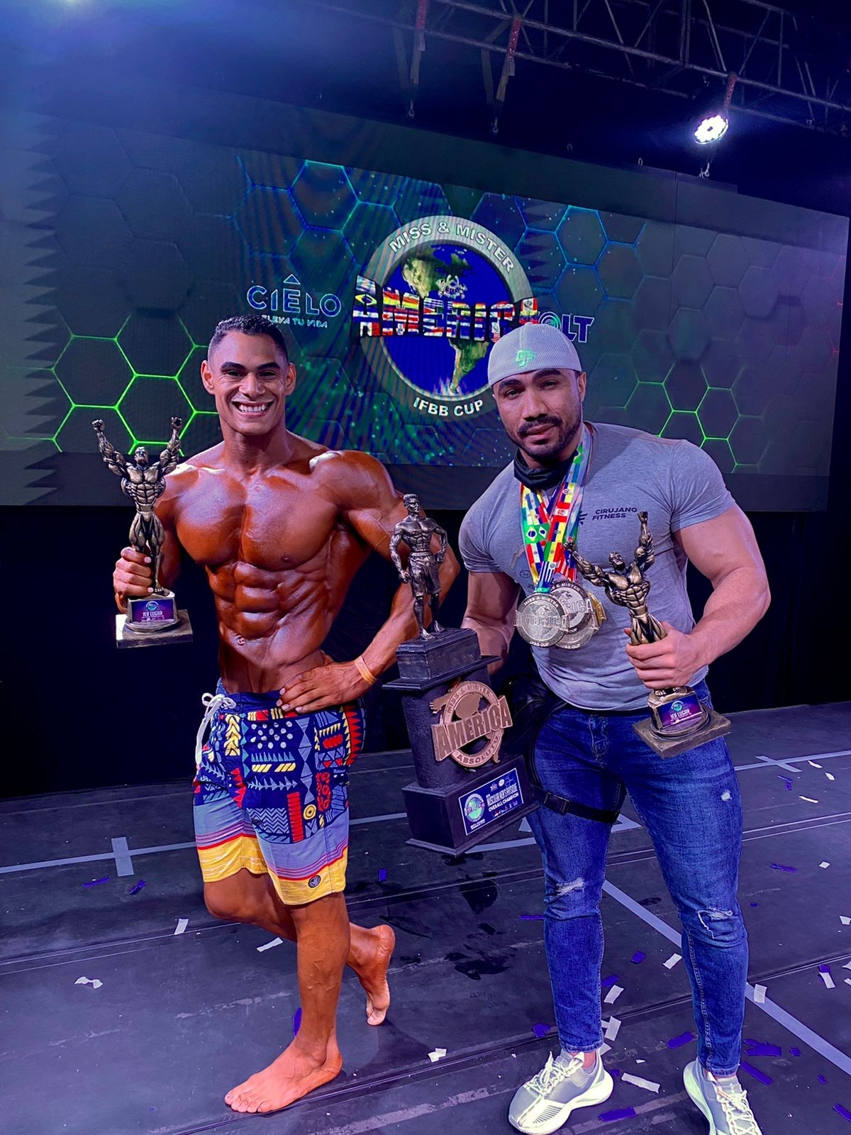 Atletas de Cirujano Fitness logran primeros lugares en Ecuador