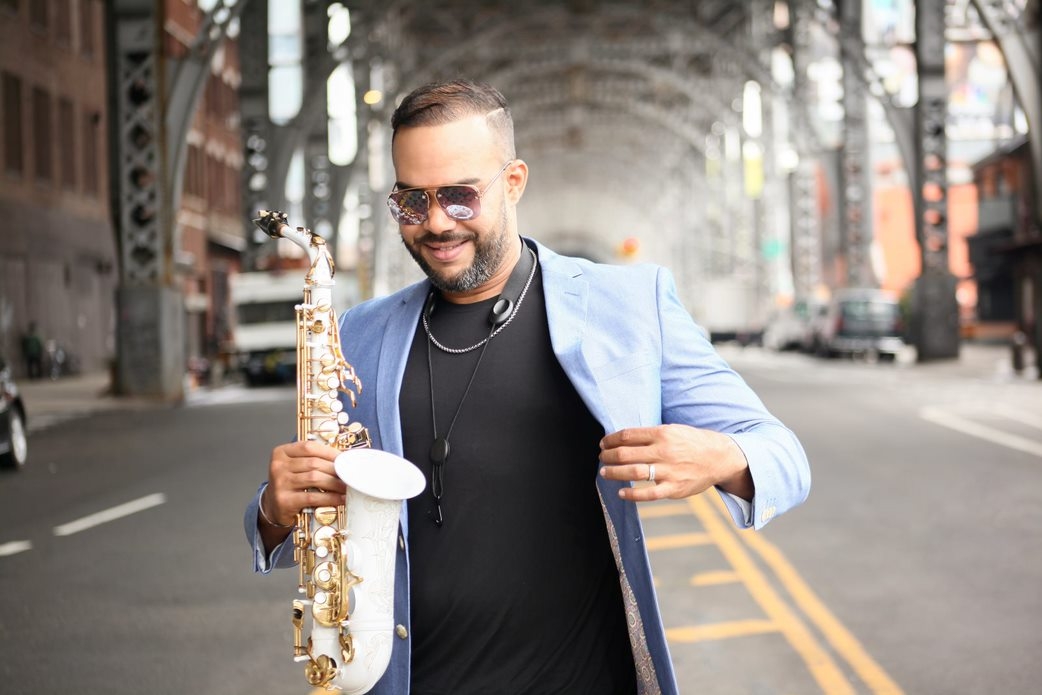 Frandy Sax se destaca como pionero y líder saxofonista