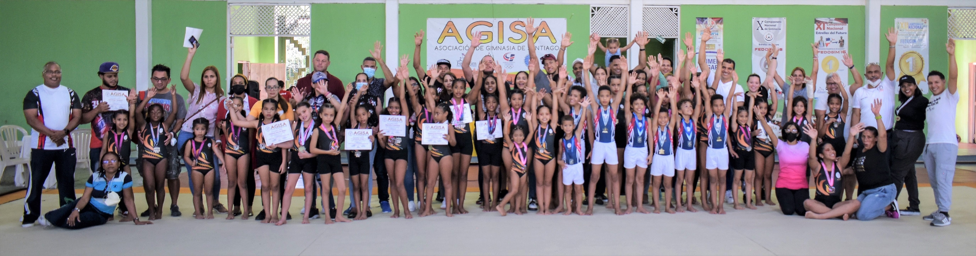 Realizan exitoso provincial de gimnasia navideña en el complejo deportivo de La Barranquita