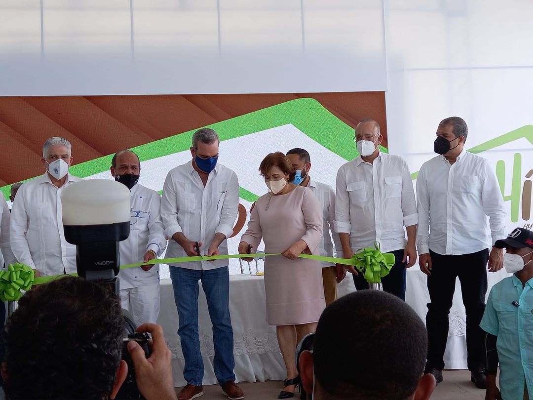Inauguran tres SUPERMERCADO BOHIO en Santiago