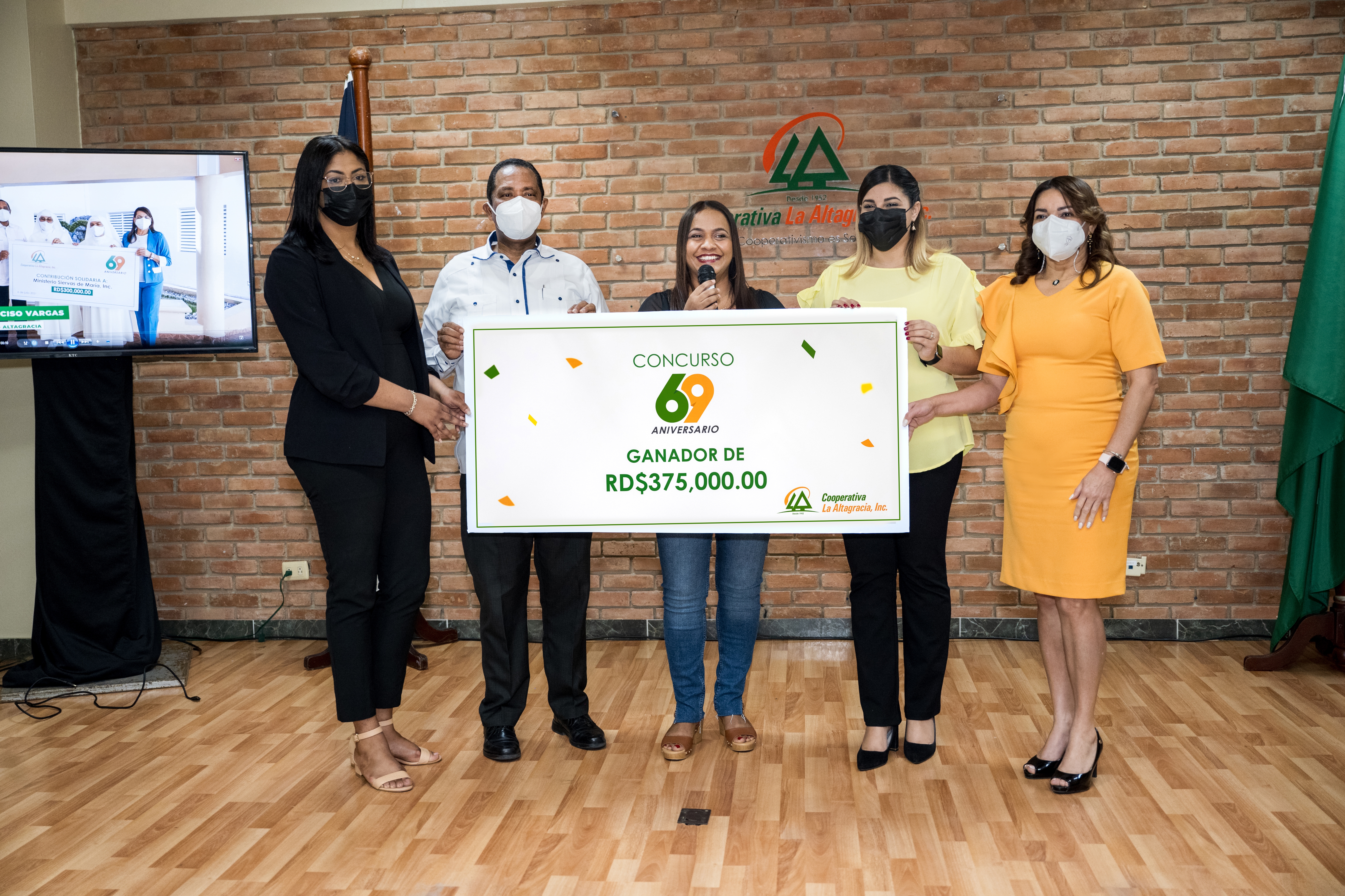 ENTREGA DE PREMIOS CONCURSO 69 ANIVERSARIO DE COOPERATIVA LA ALTAGRACIA