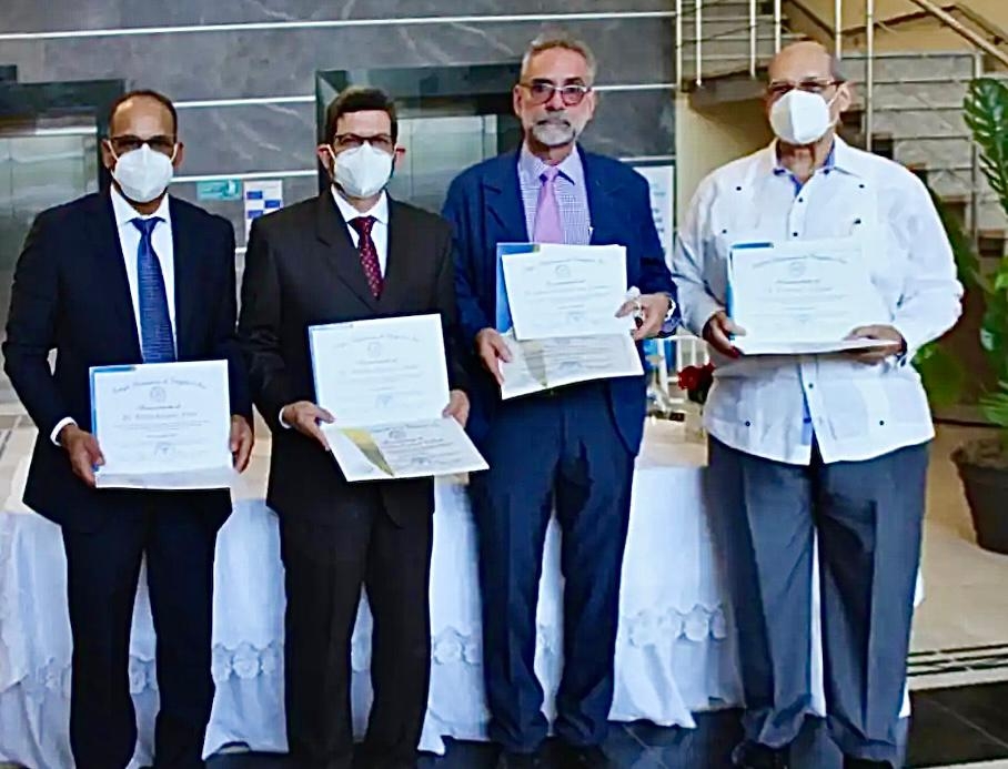 El Colegio Dominicano de Cirujanos, filial Santiago reconoció la trayectoria de cuatro maestros de la cirugía.