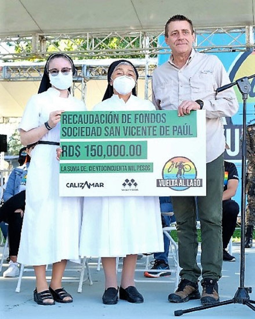 García y Vega, mejores Séptima Vuelta al Lago, empresa Calizamar entrega recaudación de 150 mil pesos a Sociedad San Vicente de Paúl