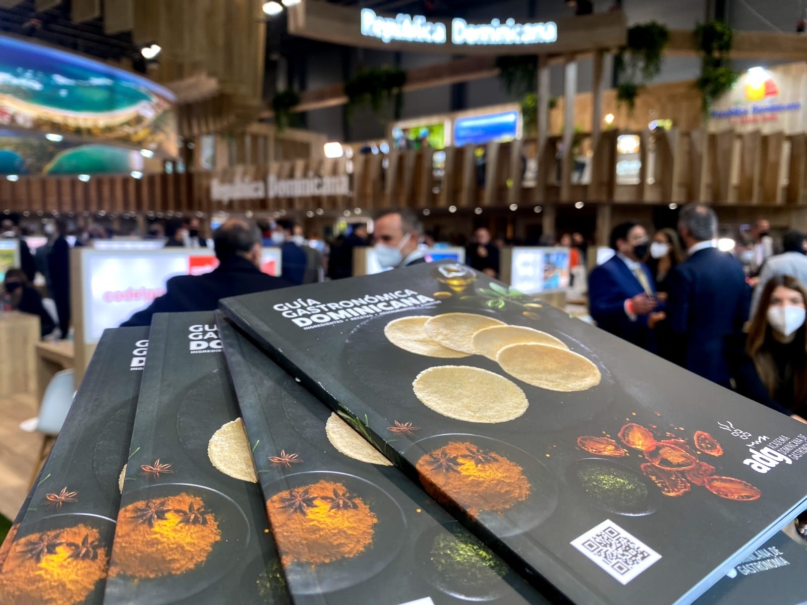 Lanzan 2da. edición de la Guía Gastronómica Dominicana en Fitur 2022