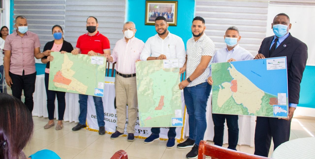 Alcaldía de Moca, ADEPE y PEDEPE organizan encuentro para coordinación de trabajos entre municipios y distritos.