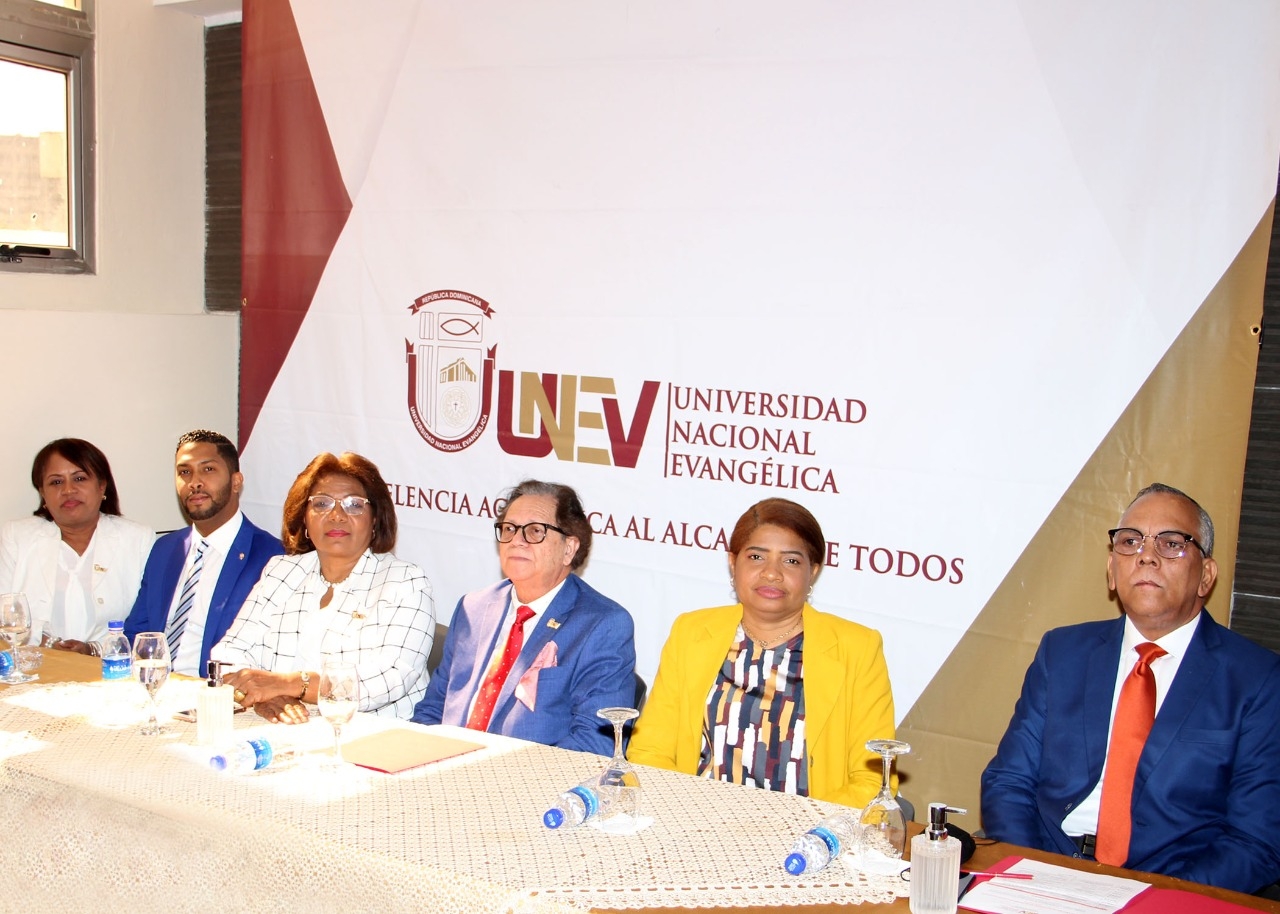LA UNEV REALIZA PRIMER ENCUENTRO DE ESTUDIANTES DE DERECHO DE SANTO DOMINGO Y SANTIAGO