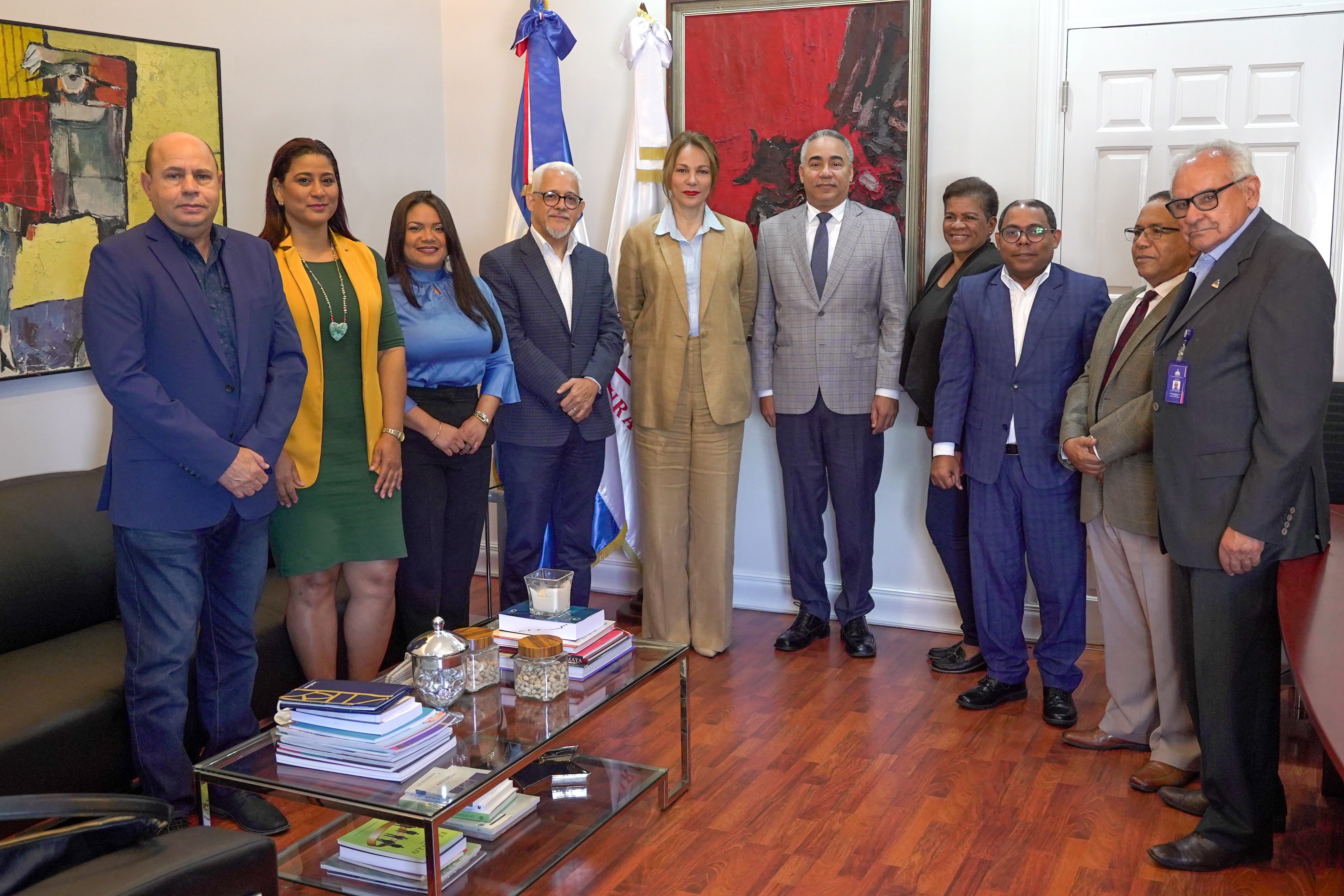 La ministra de cultura, Milagros Germán, recibe propuestas de directivos de ADOPAE