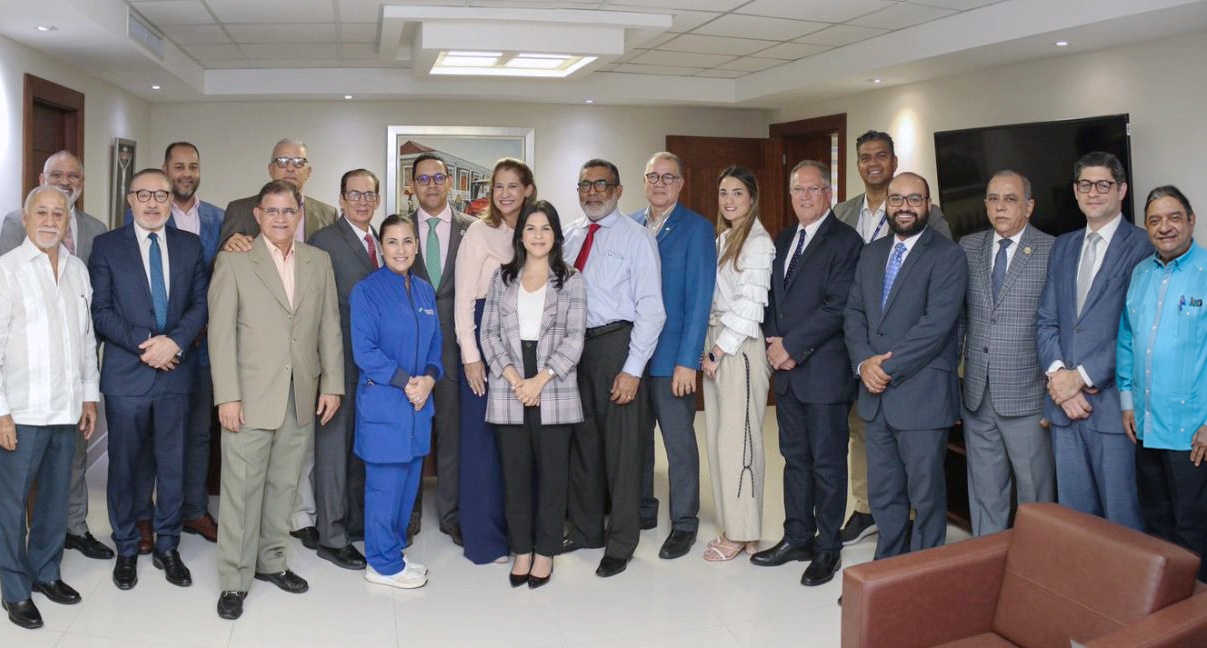 Fundación Madre y Maestra de la PUCMM firma acuerdo de colaboración con el Sector Salud de Santiago, para incentivar la sinergia academia-empresa.
