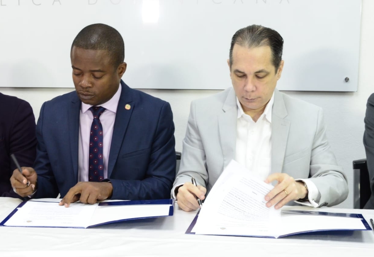 Consulado General de Haití en Santiago y ACIS firman acuerdo de cooperación interinstitucional