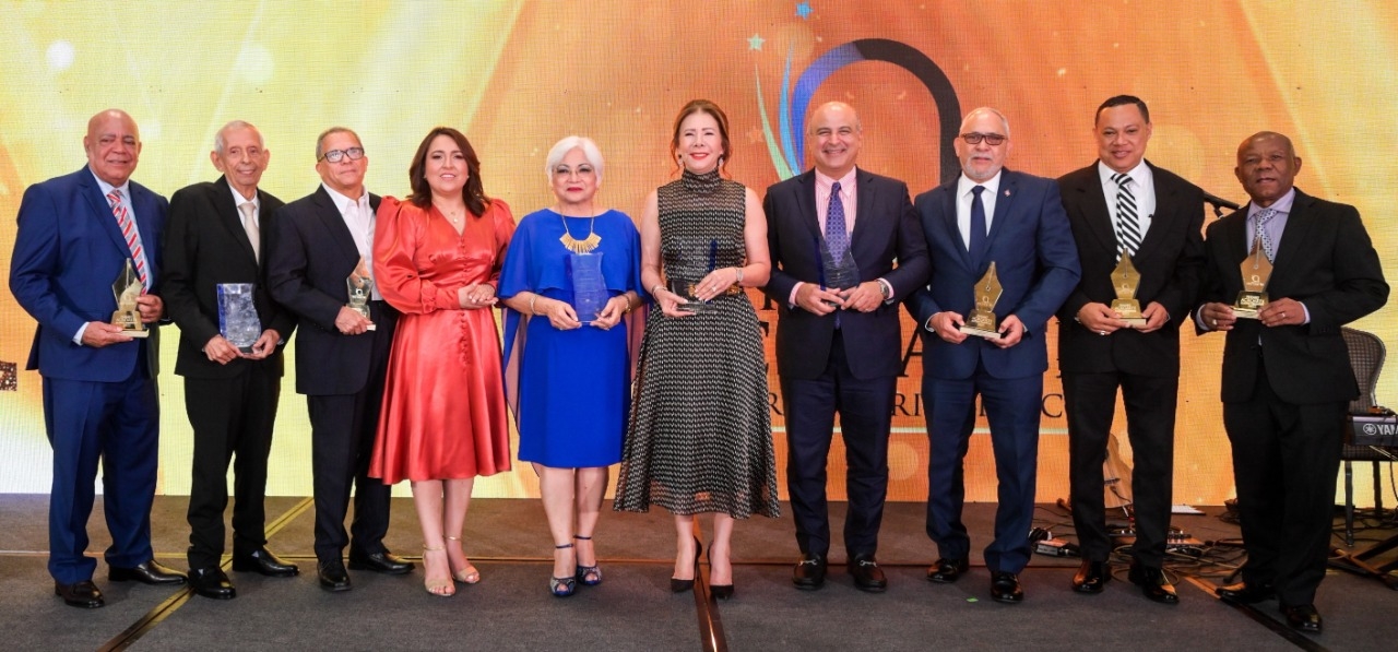 Personalidades valoran aportes de Acroarte en 38 años de trabajo contínuo