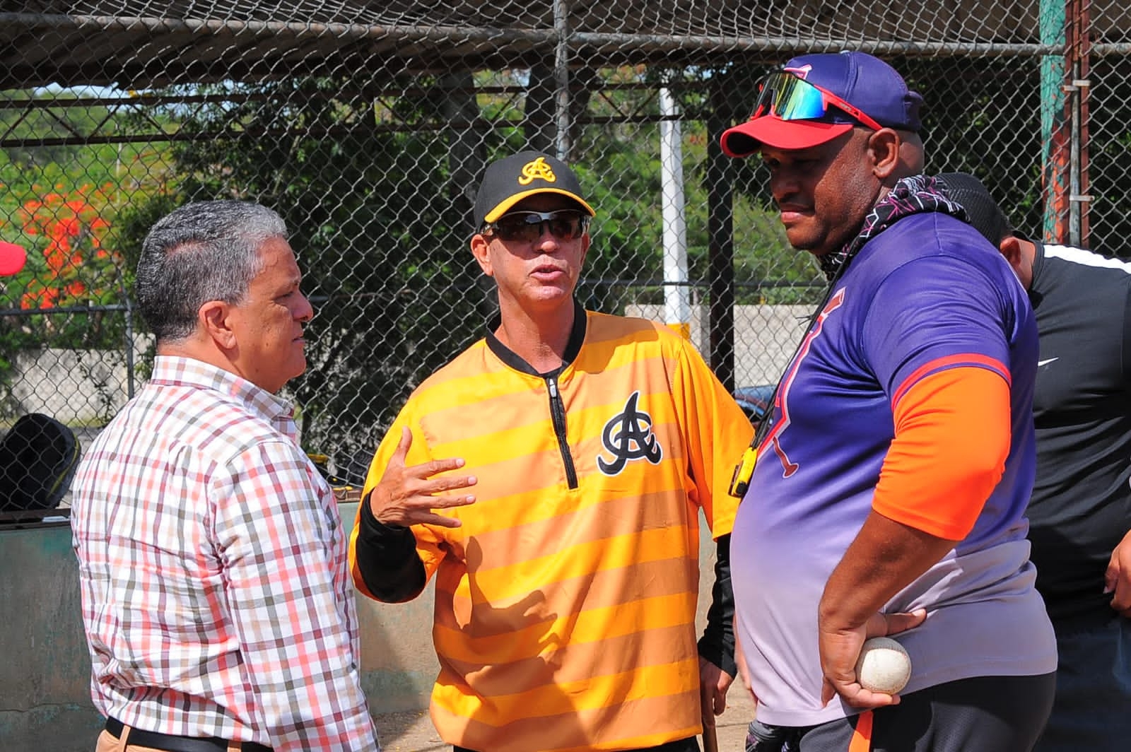 Dirección provincial de Deportes MIDEREC Santiago realiza clínica de béisbol