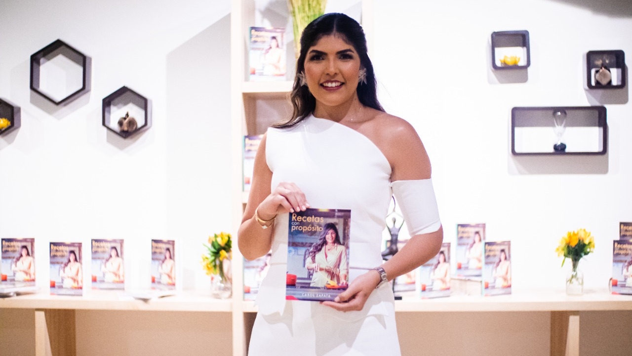 Carol Zapata lanza ‘Recetas con Propósito’, un manual esencial para una alimentación más saludable