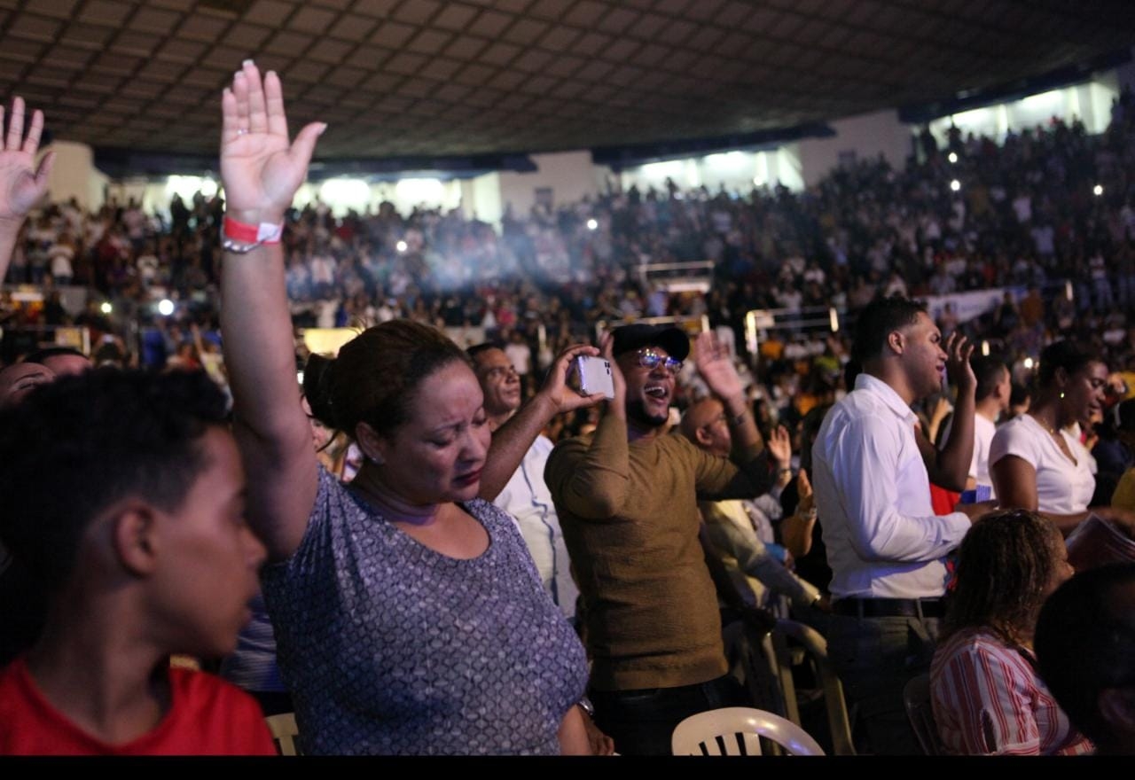 Ministerio Gracia abarrotó la Arena del Cibao con A Pesar de Todo Tours