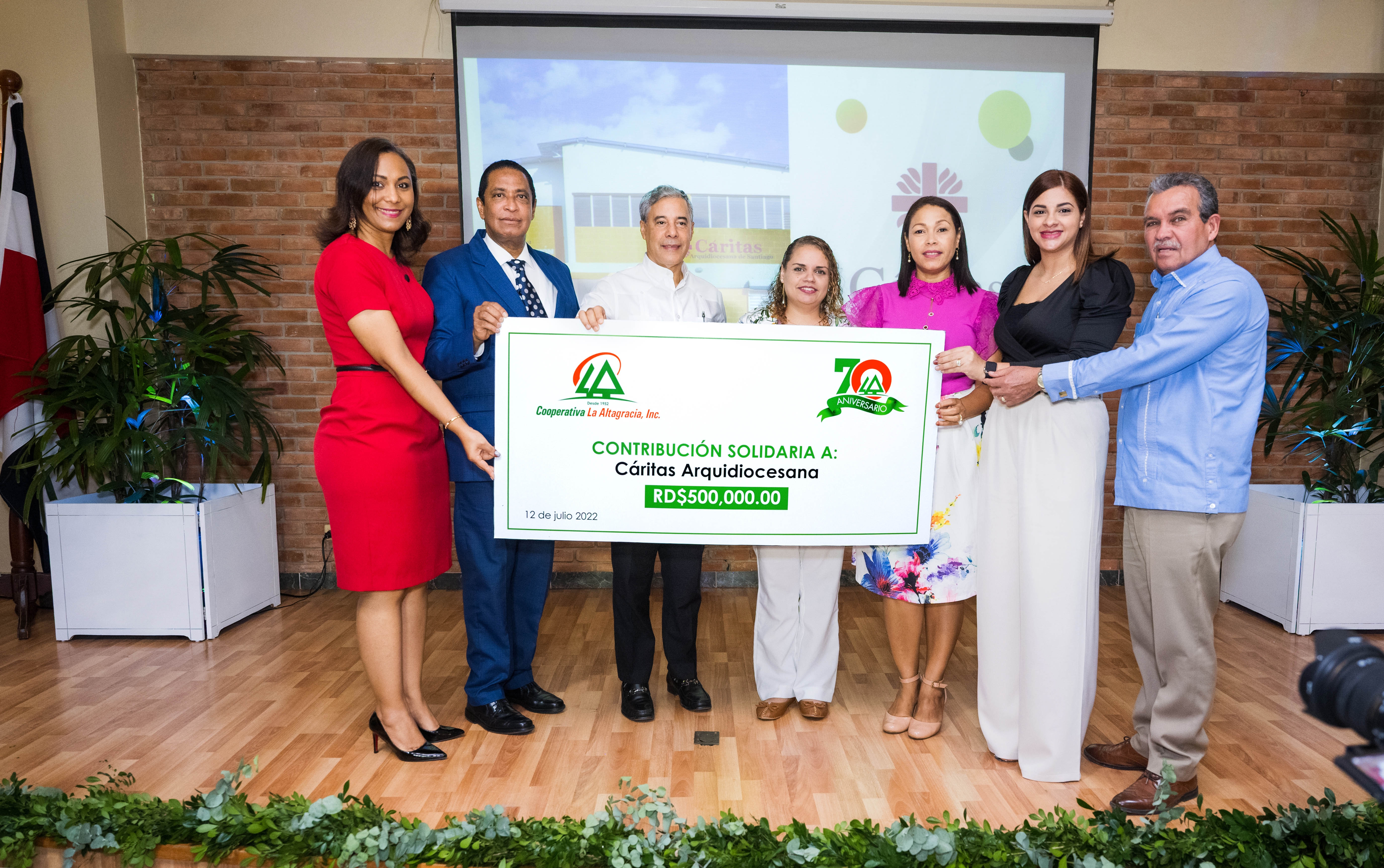 Cooperativa La Altagracia entrega donaciones a ISFL