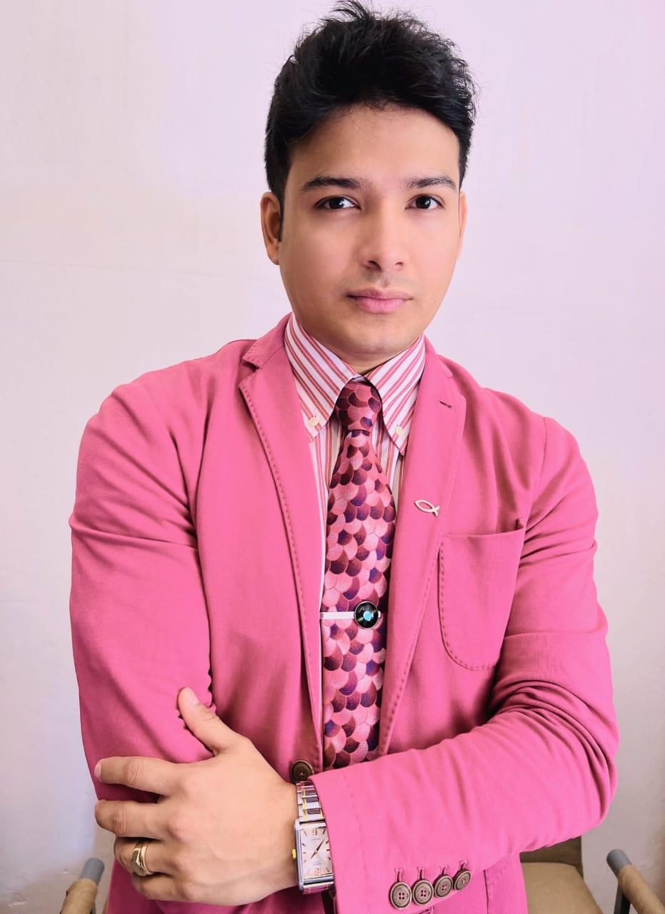 Cantante e influencer ecuatoriano Luis Lázaro Parra anuncia gira en el país