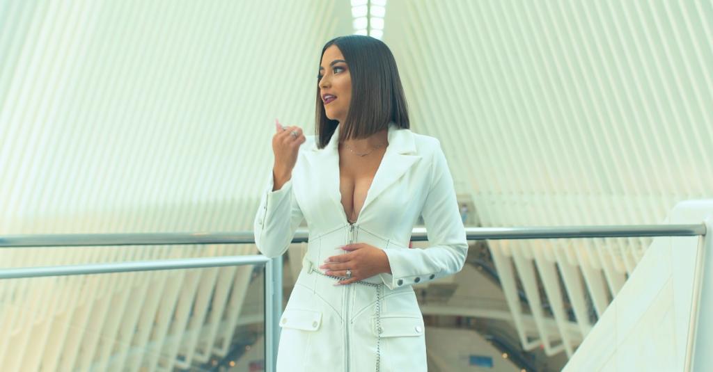 Dalesta cantante salvadoreña estrena canción dedicada a Nayib Bukele con audiovisual producido por  un dominicano
