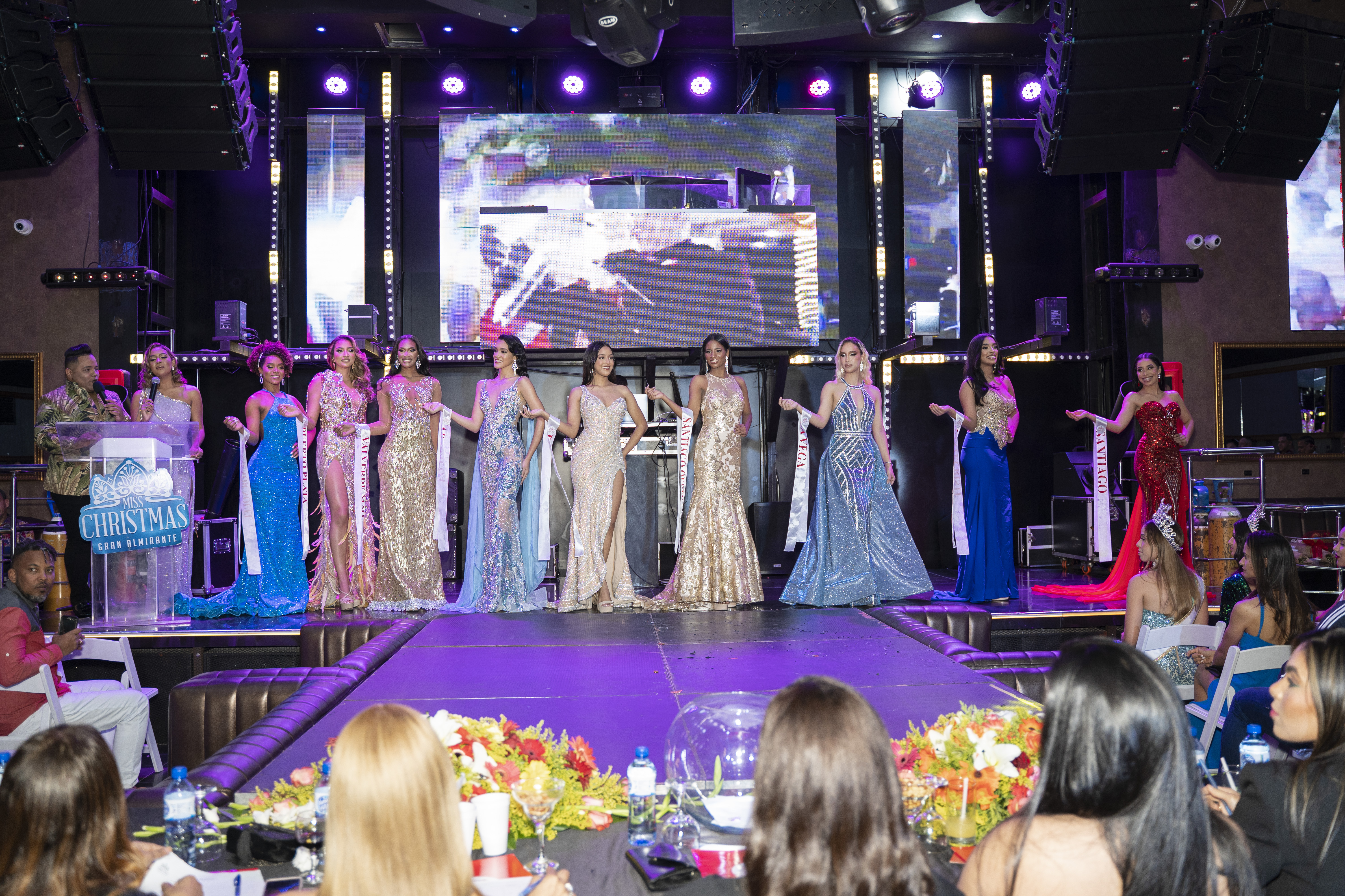 Marie Marine logra corona Miss Christmas RD 2022