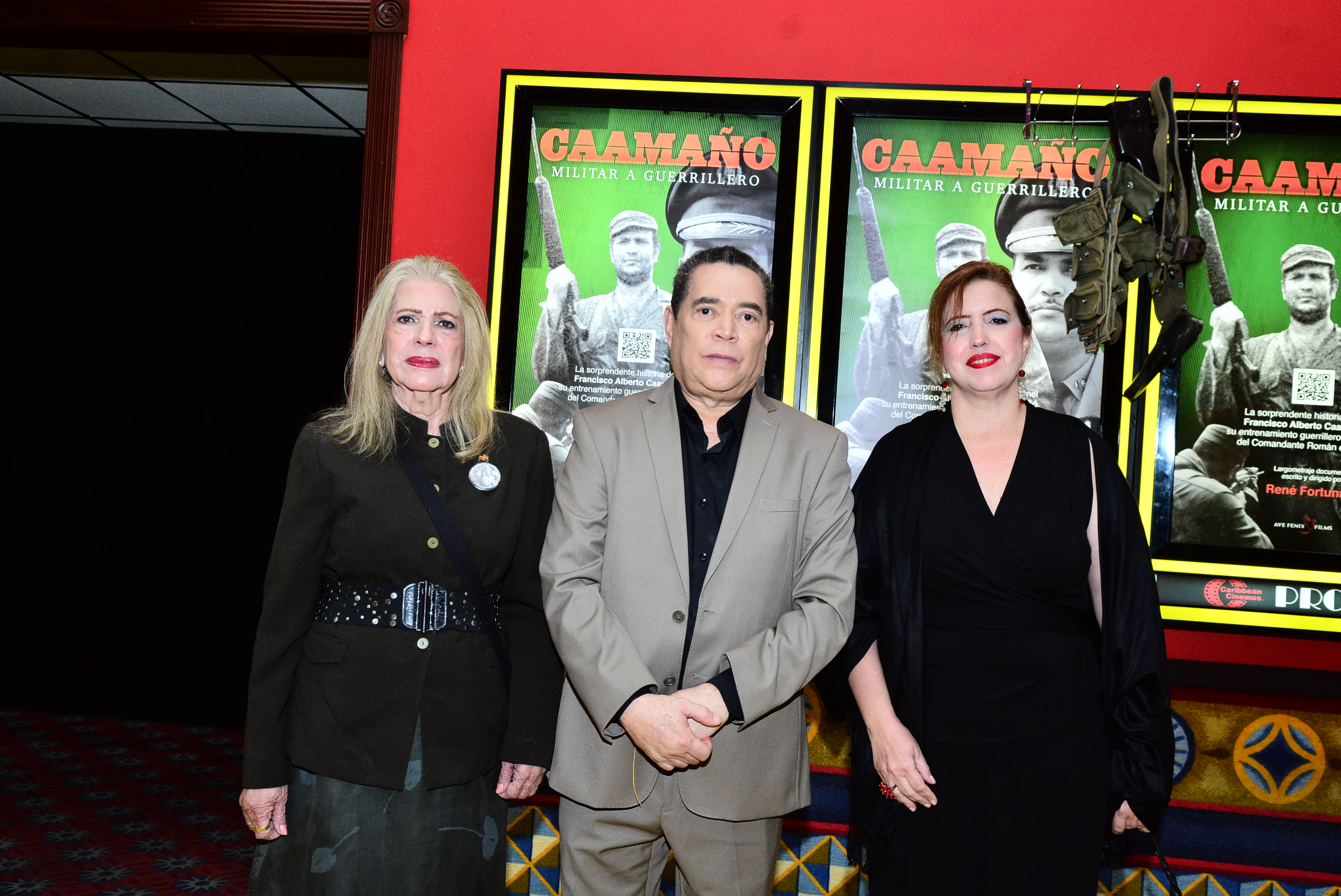 El público de Santiago aprecia el documental “Caamaño. Militar a Guerrillero”