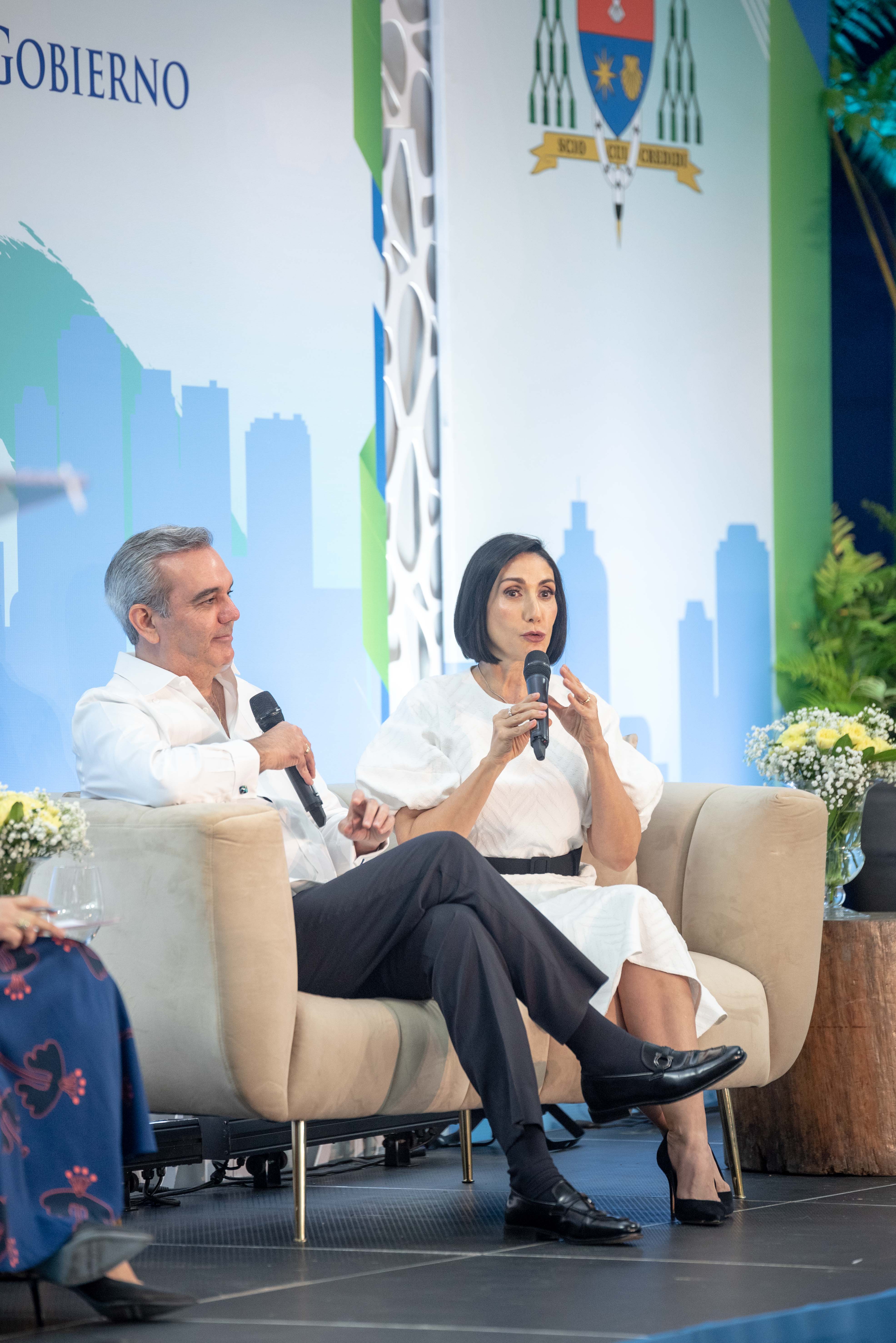 El presidente Luis Abinader y Raquel Arbaje protagonizaron el desayuno empresarial ¨Manuel Arsenio Ureña¨
