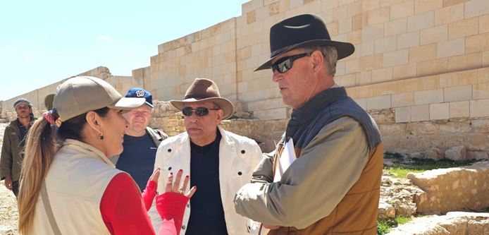 Arqueóloga Kathleen Martínez suma geólogos a su búsqueda de la tumba de Cleopatra en Alejandría
