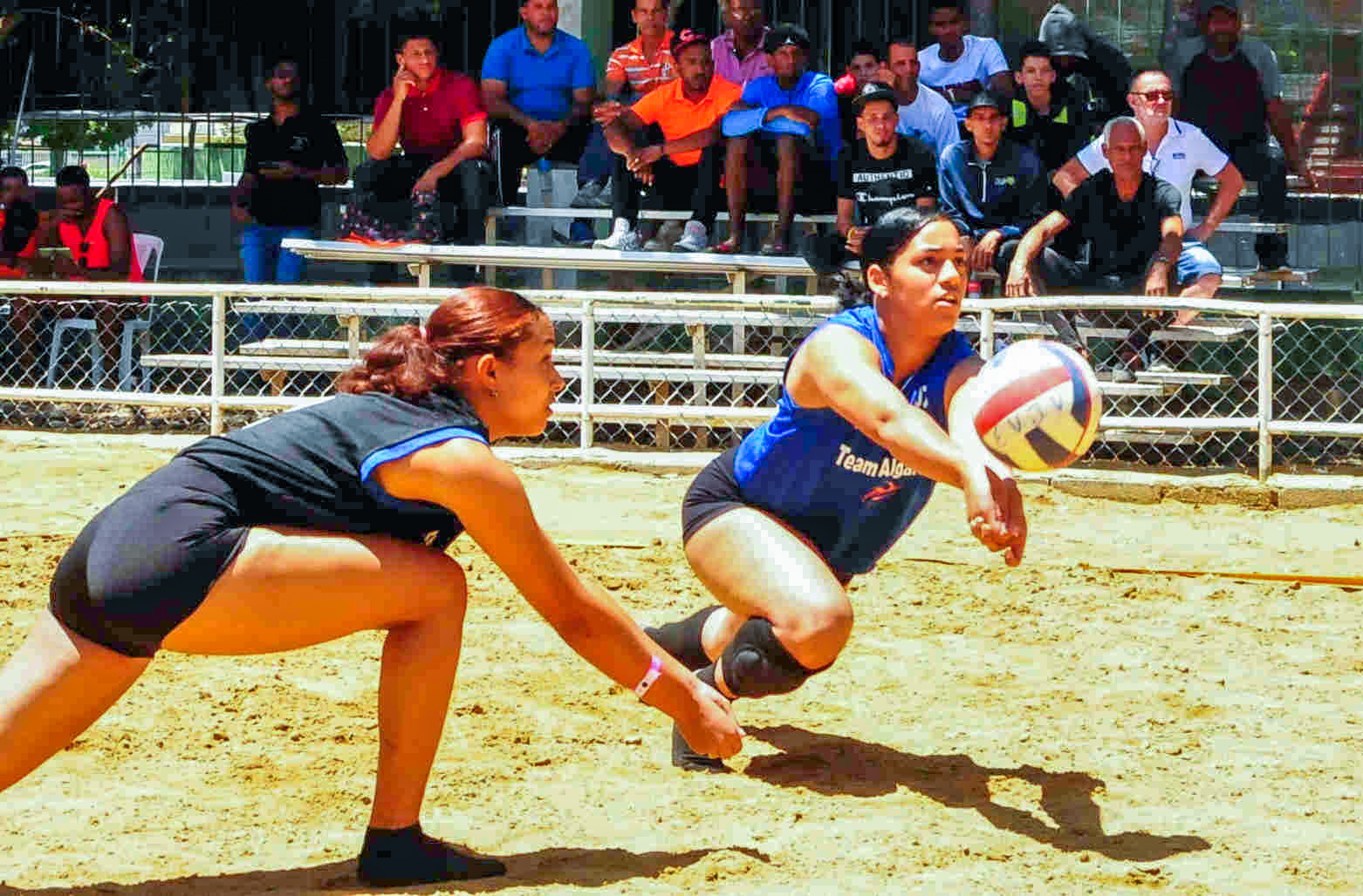 Las Élites y Los Enfermos, ambos de La Vega, ganan 25º volibol Semana Santa’2023