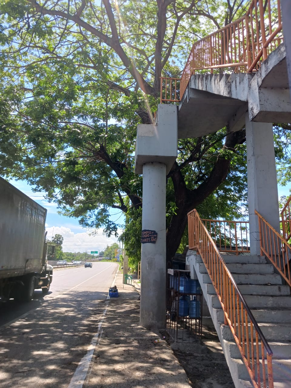 Demandan  arreglos puentes peatonales