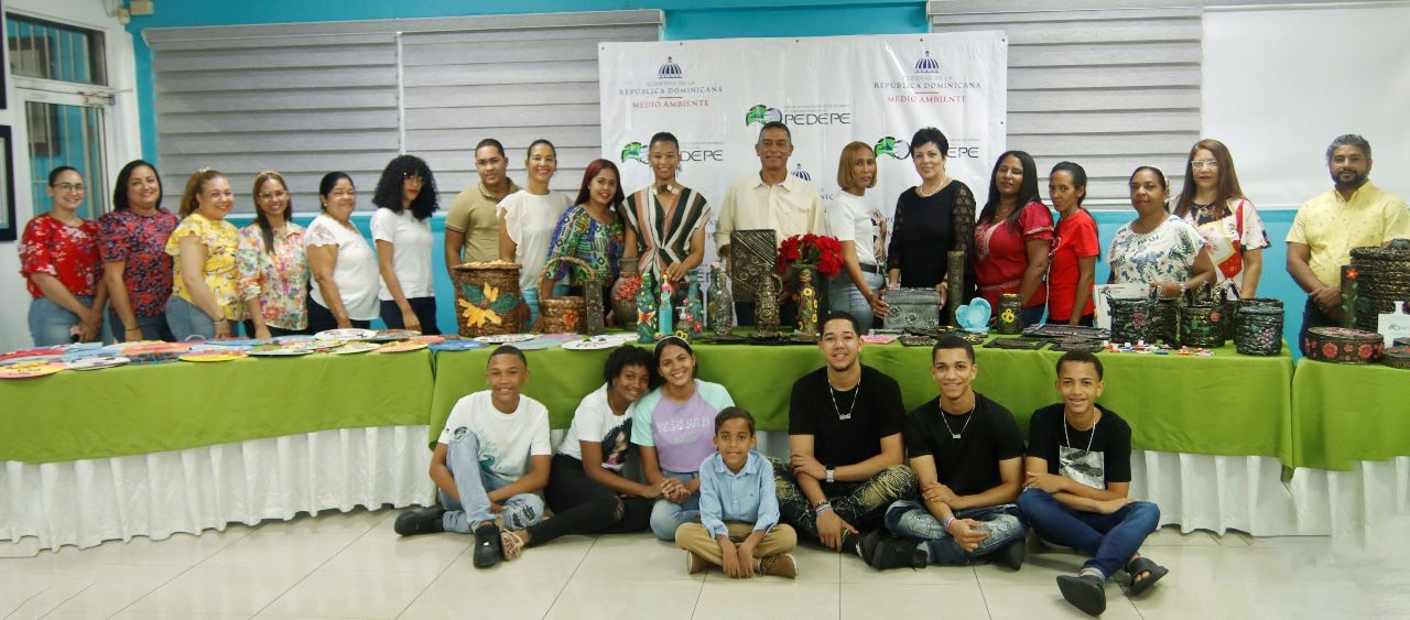 Plan estratégico de desarrollo de la provincia Espaillat Pedepe gradúa a participantes en curso taller de reciclaje