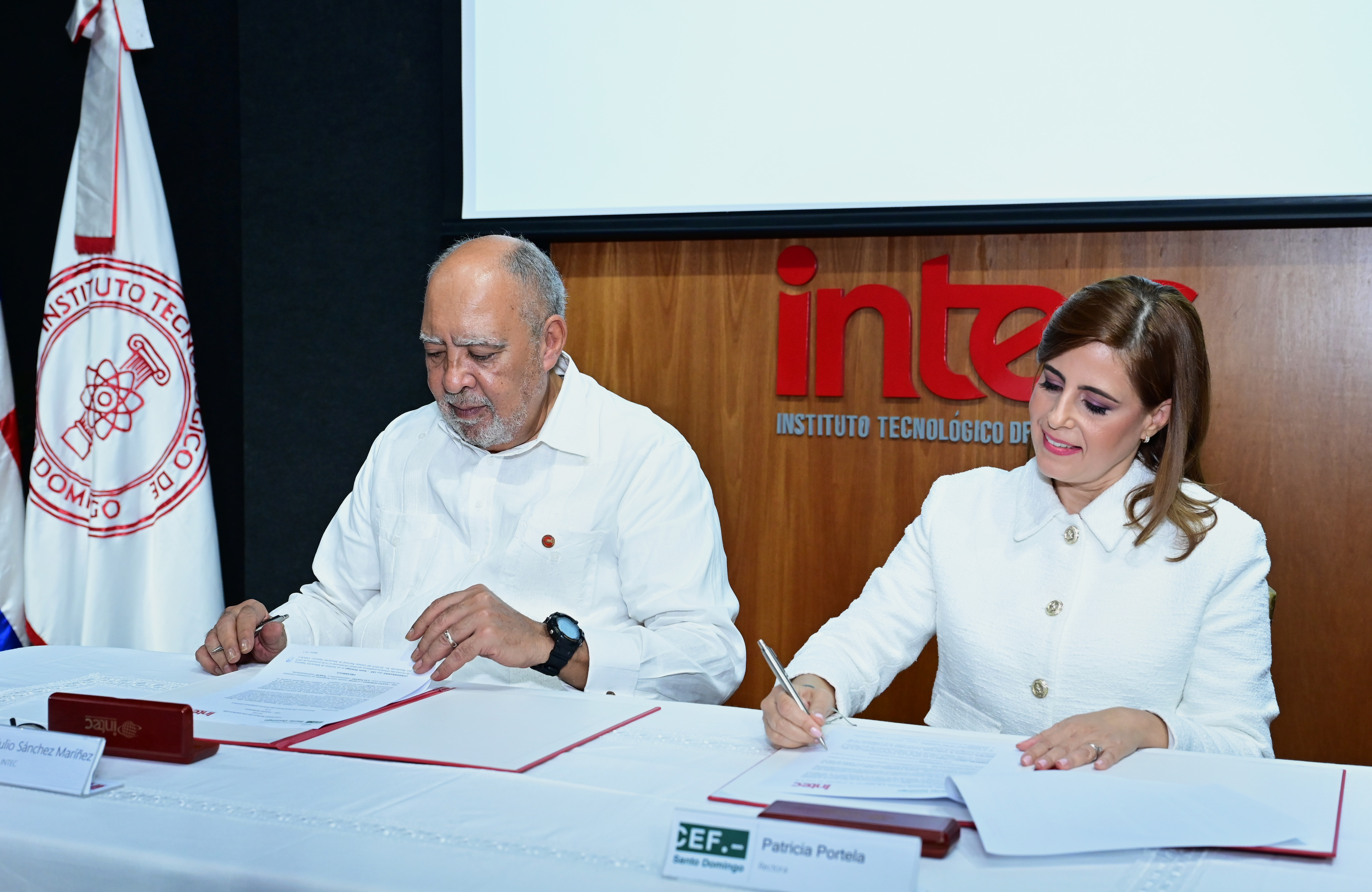 CEF SANTO DOMINGO E INTEC FIRMAN ACUERDO PARA IMPULSAR LICENCIATURA EN EMPRESA, TECNOLOGÍA Y EMPRENDIMIENTO