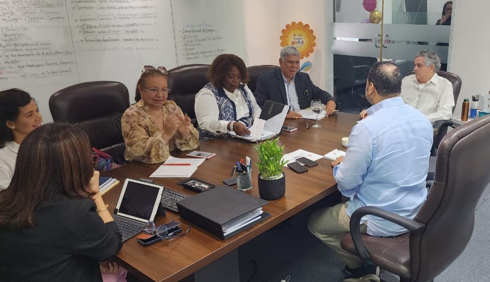 El Defensor del Pueblo buscará se honren pagos adeudados a ingenieros contratistas del MINERD
