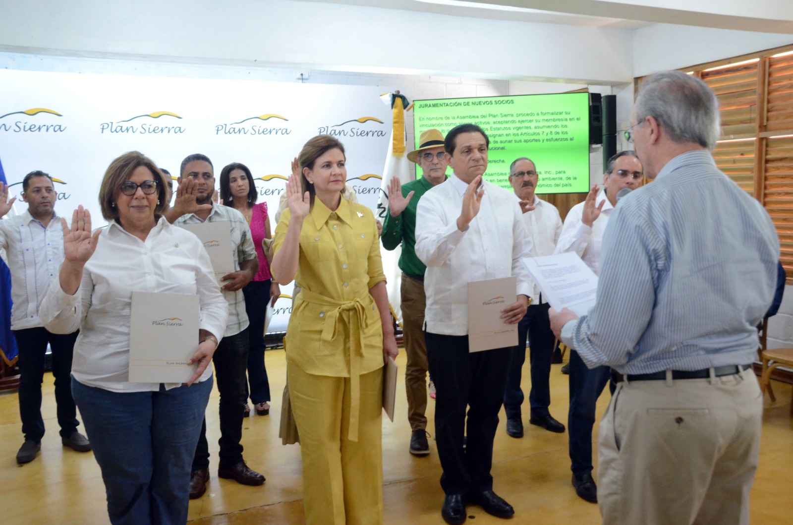 Juramentan a la vicepresidenta Raquel Peña y al ministro de Salud como nuevos socios del Plan Sierra
