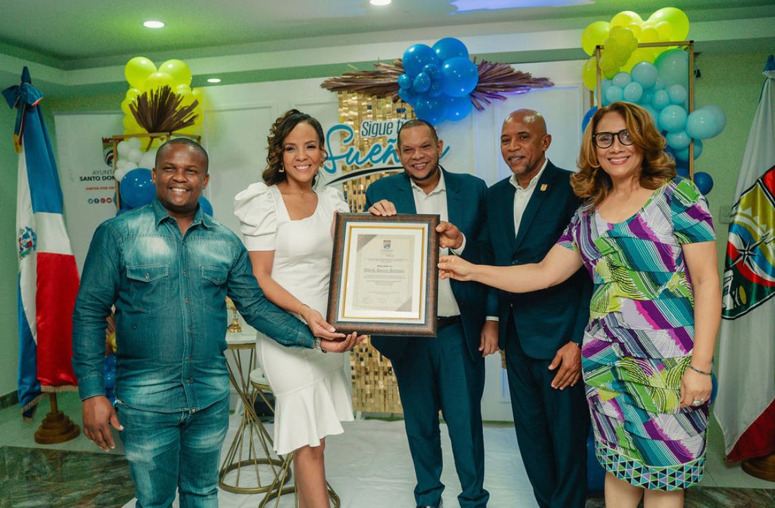 Lilibeth Taveras fue reconocida como Hija Distinguida del municipio de Santo Domingo Norte