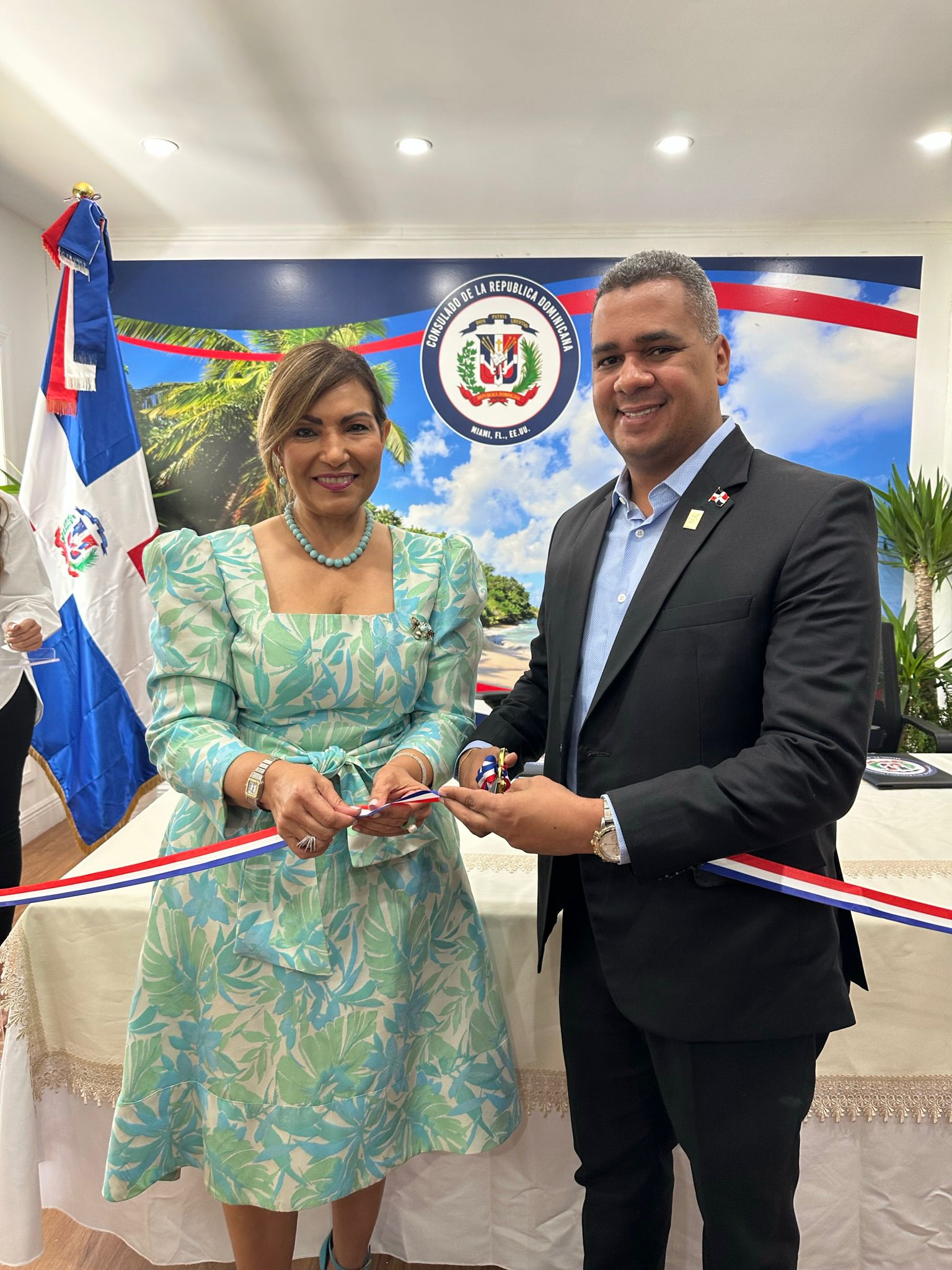 INPOSDOM y Consulado de Miami abren una ventanilla especial para envíos a RD