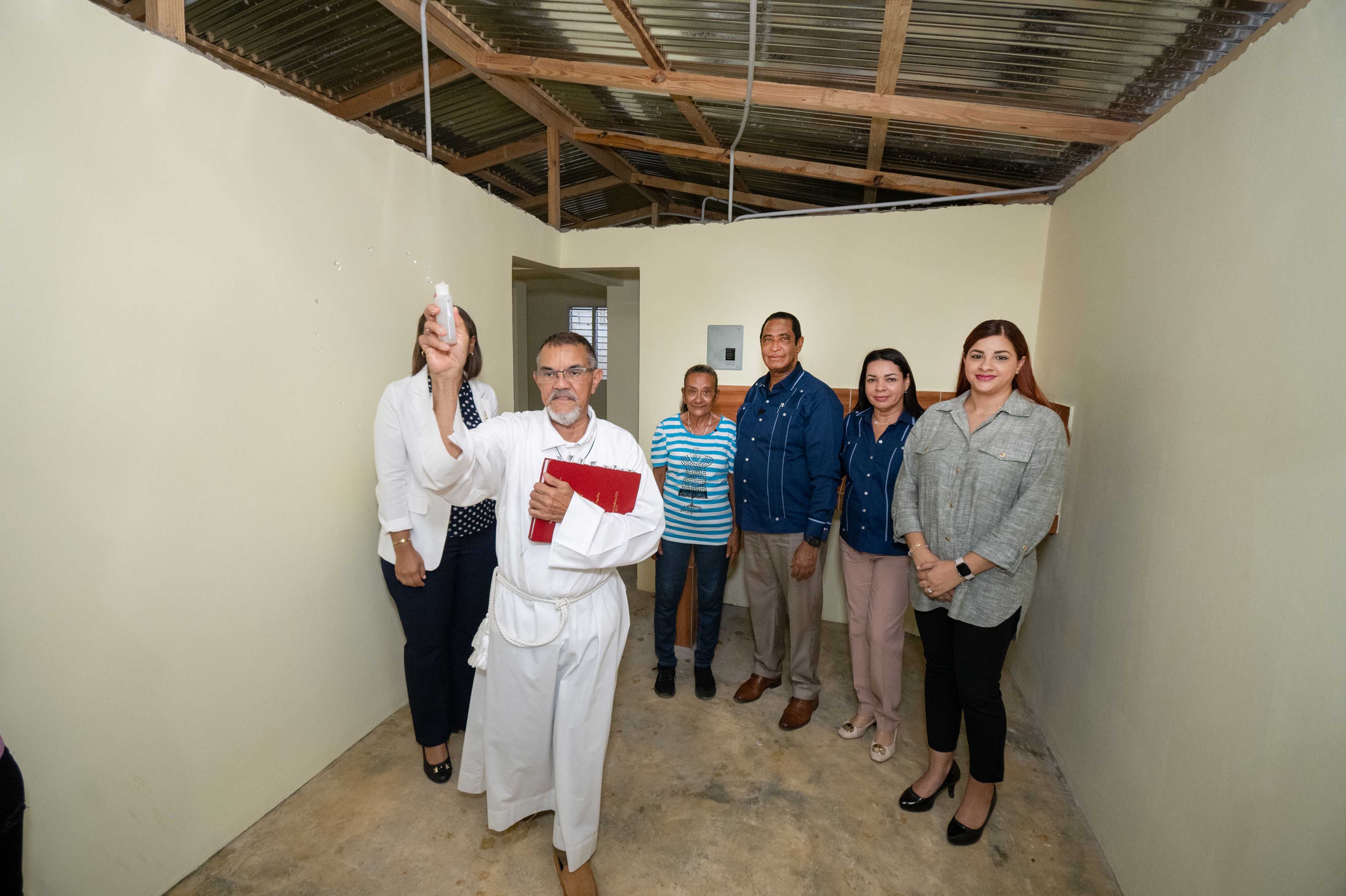 Cooperativa La Altagracia entrega  2 viviendas a familias de Villa Verde