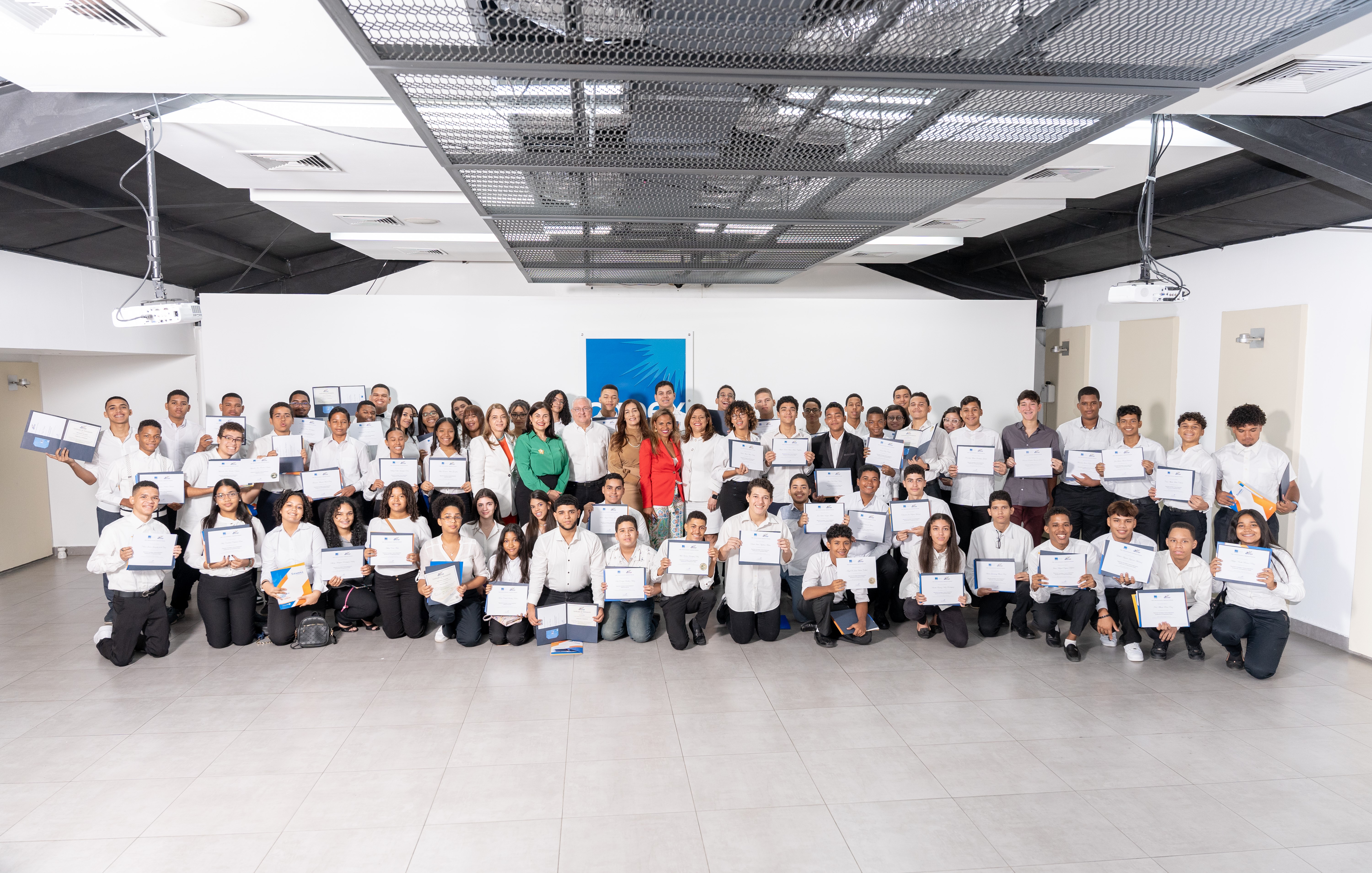 Jóvenes Dominicanos Prefieren Invertir su Verano Capacitándose en Tecnología en Capex