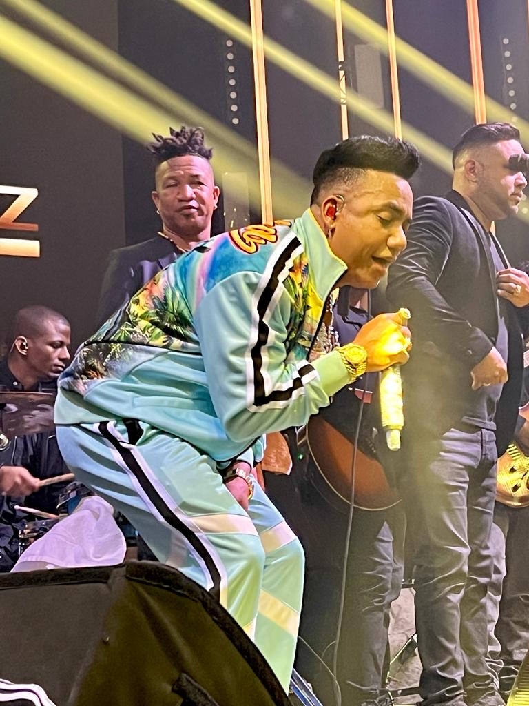 Elvis Martínez deslumbra en una noche épica en Lovera Discotec