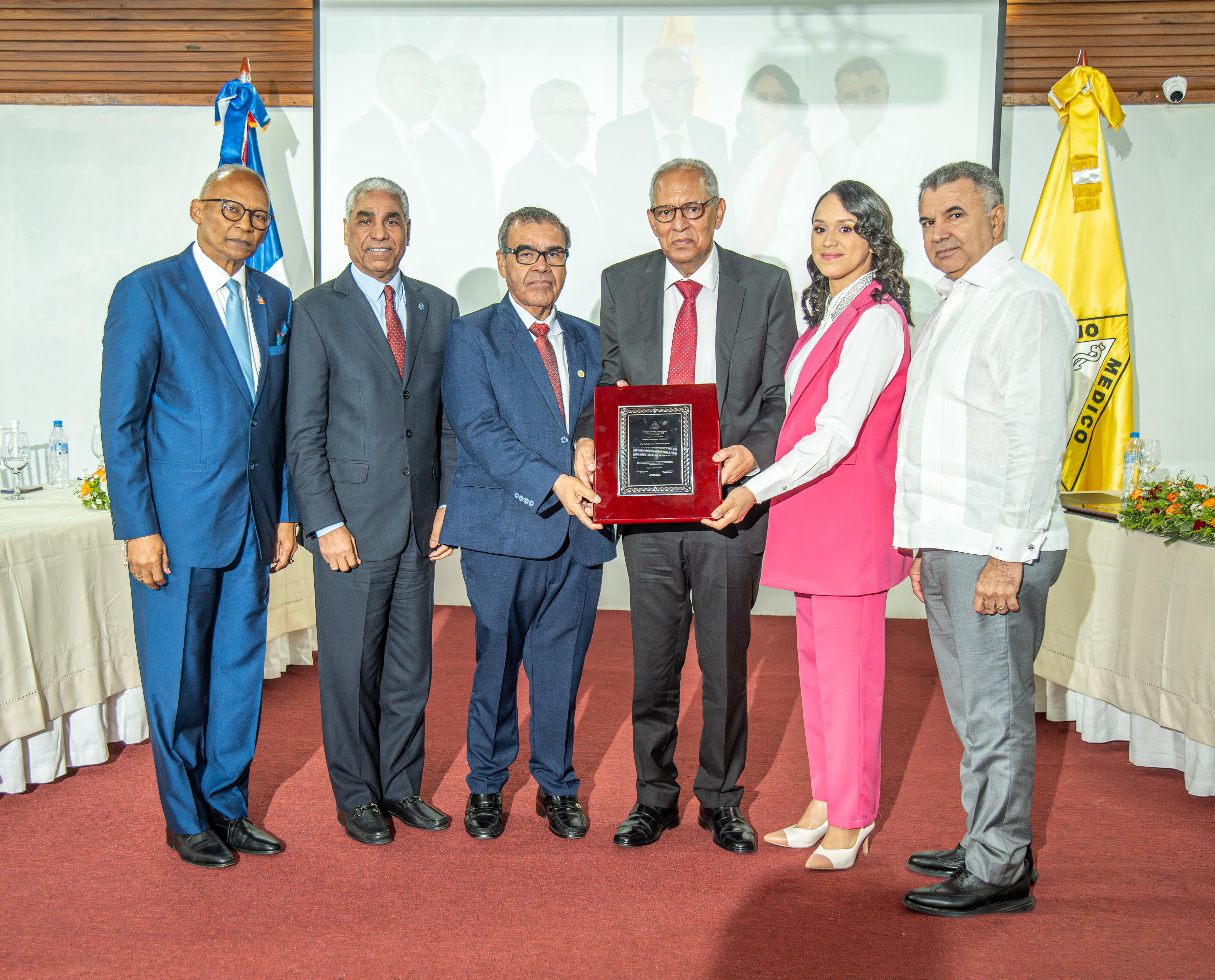 Doctor Rafael Sánchez Español es reconocido con el galardón “Maestro de la Medicina Dominicana” por el Colegio Médico Dominicano