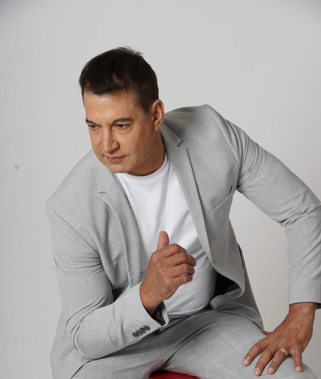 Tony B estrena nueva bachata “Tu y tu amante”