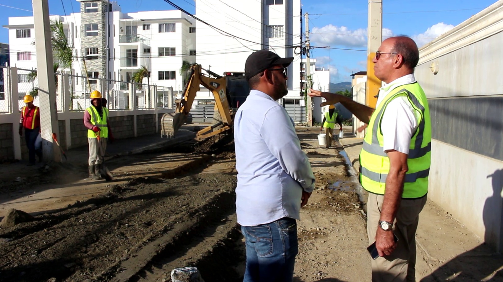 Director de Coraasan supervisa obras de soluciones de agua potable y aguas residuales